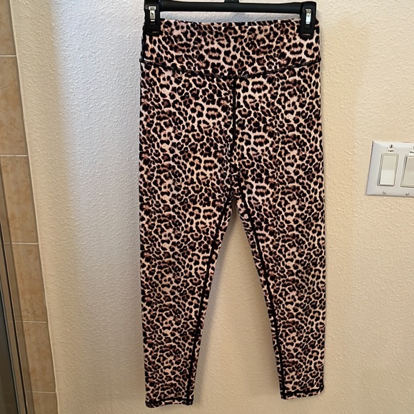 Zyia Leopard Scrunch Butt Leggings - Picture 4 of 5